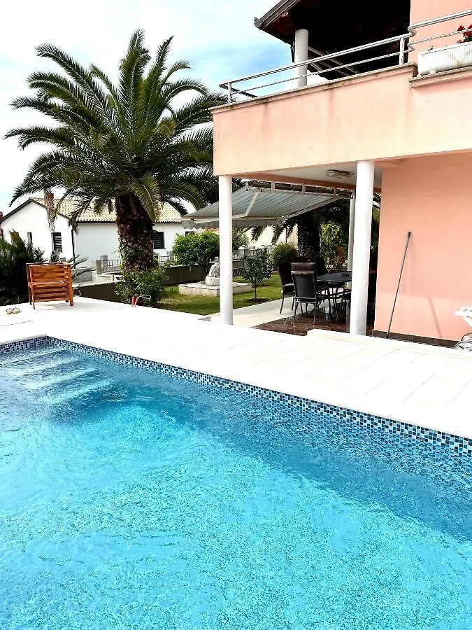 D&A Apartment With Private Swimming Pool Pula
