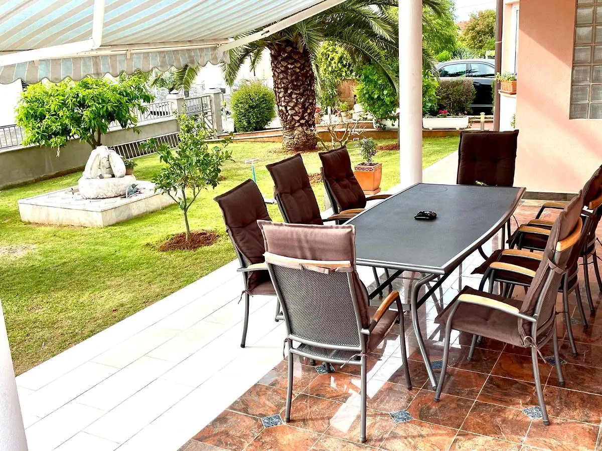 D&A Apartment With Private Swimming Pool Pula Croatie
